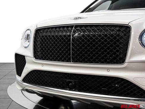 Used 2024 Bentley Bentayga AWD/4WD image 11