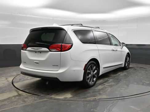 Used 2017 Chrysler Pacifica Limited w/ UConnect Theater Package image 7