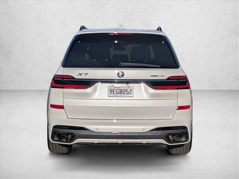Used 2023 BMW X7 xDrive40i w/ M Sport Package image 7