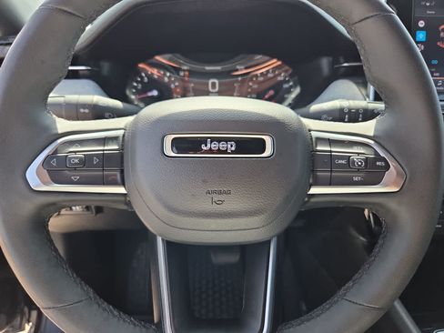 Used 2025 Jeep Compass Latitude w/ Sun & Sound Group AWD/4WD image 23