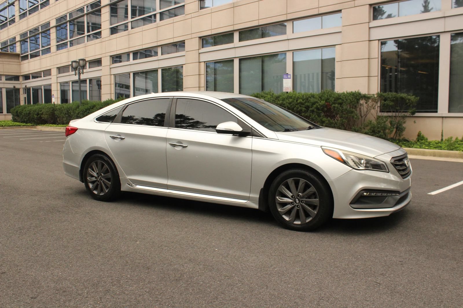 Used 2015 Hyundai Sonata Sport w/ Option Group 04 FWD image 2