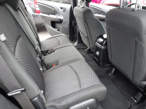 Used 2018 Dodge Journey SE image 16
