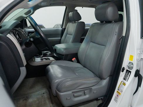 Used 2010 Toyota Sequoia Limited image 21