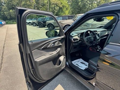 Used 2022 Chevrolet TrailBlazer RS FWD image 11