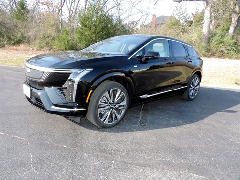 New 2026 Cadillac Optiq Luxury 2 image 1