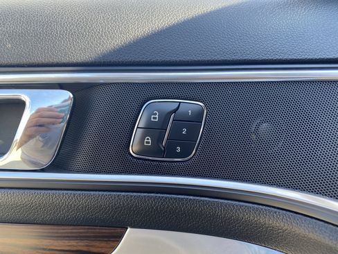 Used 2018 Ford Explorer Limited image 4