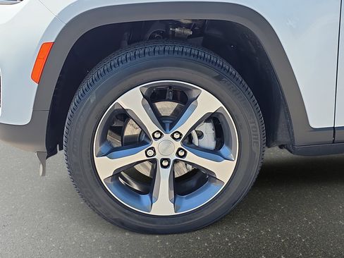 New 2025 Jeep Grand Cherokee Limited AWD/4WD image 30