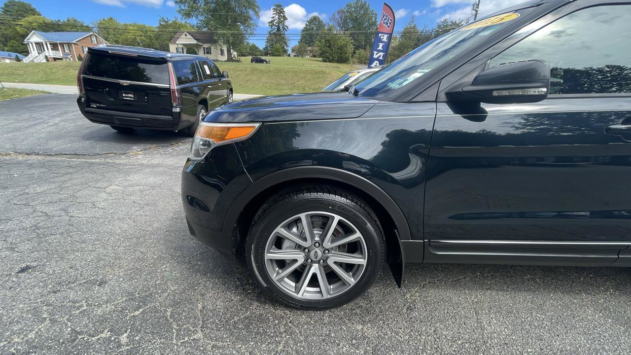 Used 2015 Ford Explorer XLT w/ Equipment Group 202A AWD/4WD image 2