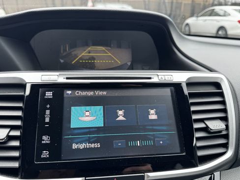 Used 2016 Honda Accord Touring image 12