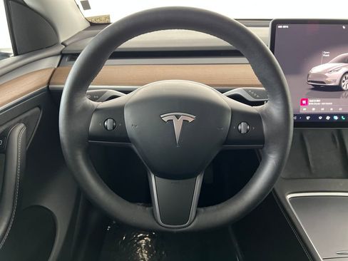 Used 2023 Tesla Model Y Long Range image 18