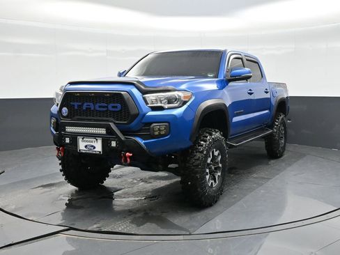 Used 2017 Toyota Tacoma TRD Off-Road w/ Tow Package (A/T) AWD/4WD image 16