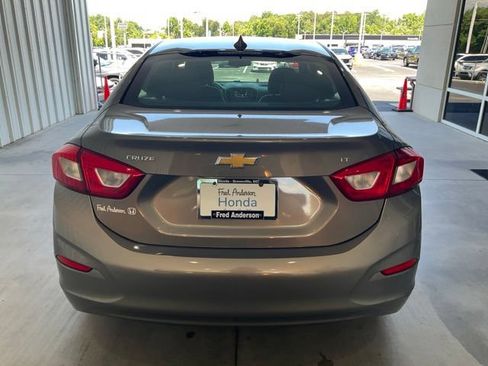 Used 2018 Chevrolet Cruze LT w/ Convenience Package FWD image 19