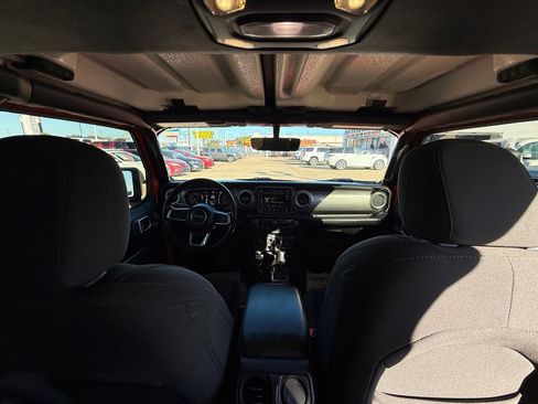 Used 2020 Jeep Wrangler Unlimited Sahara w/ Uconnect 4C Nav & Sound Group image 16