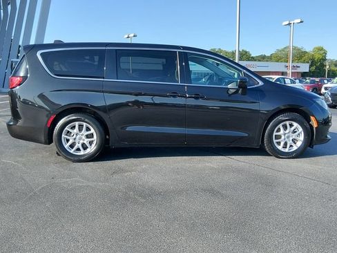 Used 2023 Chrysler Voyager LX FWD image 2