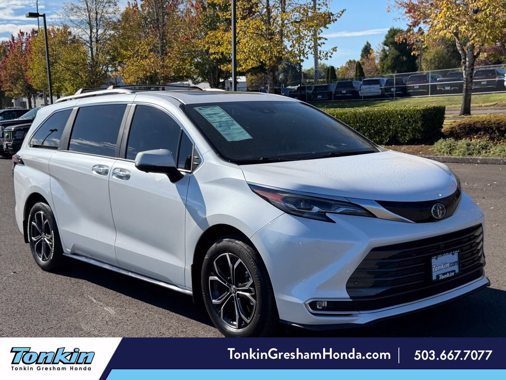 Used 2025 Toyota Sienna Platinum AWD/4WD image 1