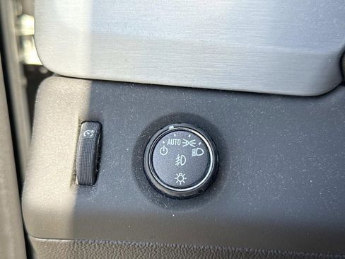 Used 2017 GMC Yukon XL SLE w/ SLE Value Package image 43