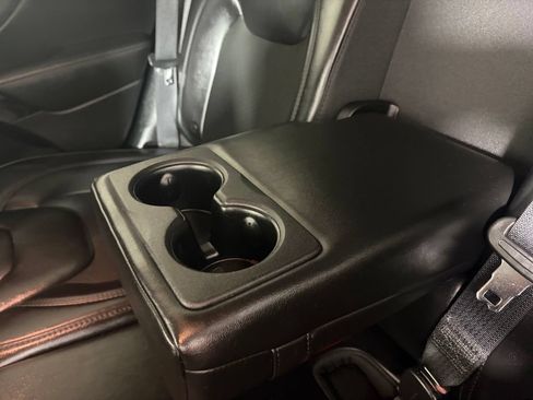 Used 2019 Jeep Cherokee Latitude Plus AWD/4WD image 15