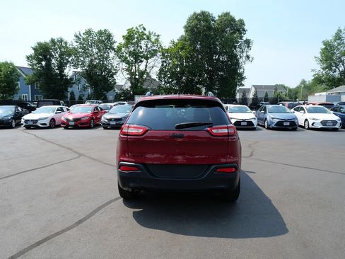 Used 2016 Jeep Cherokee Sport w/ Cold Weather Group AWD/4WD image 4