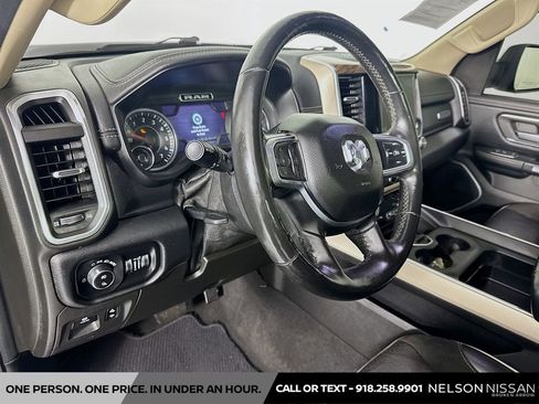 Used 2019 RAM 1500 Laramie AWD/4WD image 9