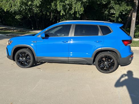 Certified 2023 Volkswagen Taos SE w/ Panoramic Sunroof Package FWD image 7