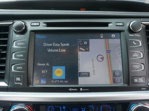 Used 2015 Toyota Highlander Limited w/ Driver Technology Package FWD image 9