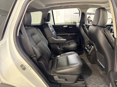 Used 2023 Lincoln Aviator 2WD w/ Premium Package image 12
