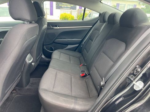 Used 2019 Hyundai Elantra SE w/ Cargo Package FWD image 12