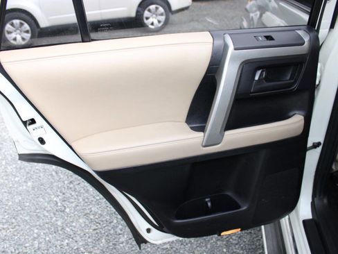 Used 2011 Toyota 4Runner SR5 w/ Premium Pkg w/Leather AWD/4WD image 22