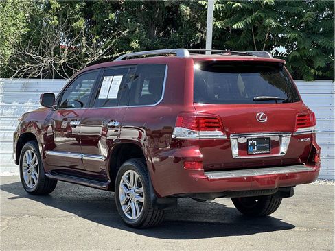 Used 2013 Lexus LX 570 4WD w/ Luxury Pkg image 12