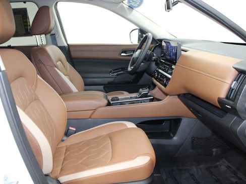 Used 2026 Nissan Pathfinder Platinum AWD/4WD image 29