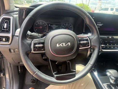 Used 2023 Kia Sorento S w/ Panoramic Sunroof Package FWD image 11