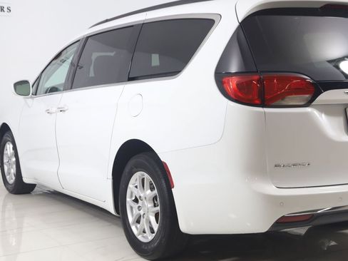 Used 2020 Chrysler Pacifica Touring FWD image 23