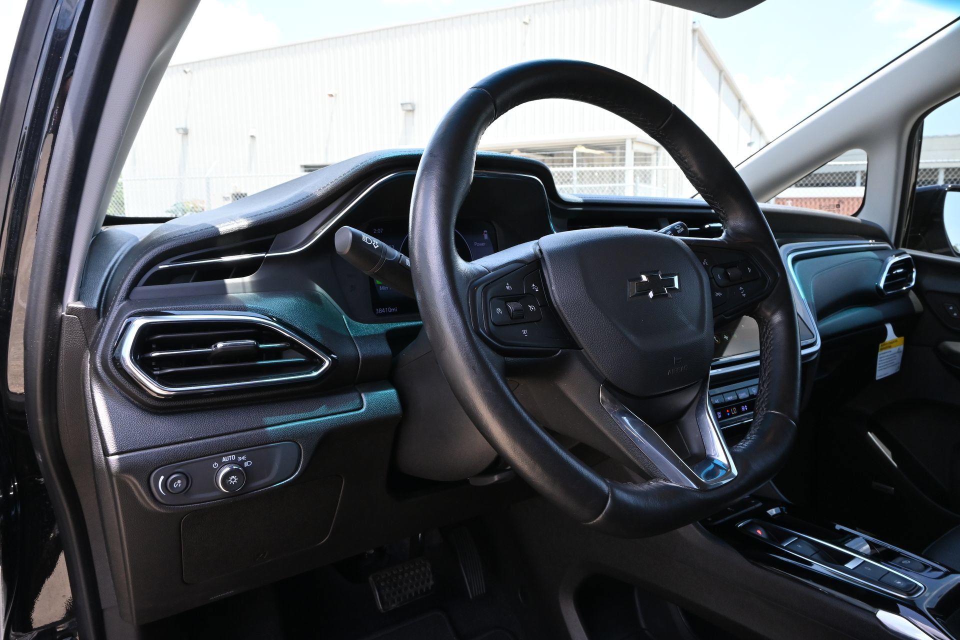 Used 2023 Chevrolet Bolt LT w/ Infotainment Package FWD image 18