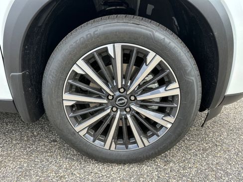 New 2026 Nissan Pathfinder Platinum FWD image 10