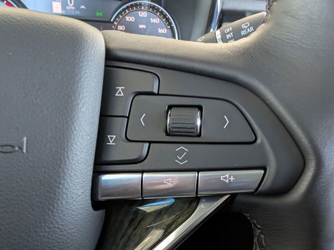 Used 2023 Cadillac XT6 Premium Luxury image 16