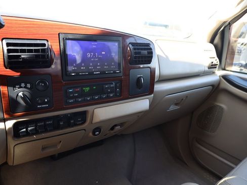 Used 2007 Ford F350 Lariat AWD/4WD image 14