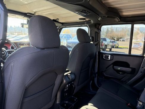 Used 2023 Jeep Gladiator Rubicon w/ Cold Weather Group image 30