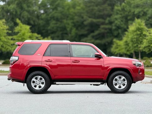 Used 2016 Toyota 4Runner SR5 AWD/4WD image 12