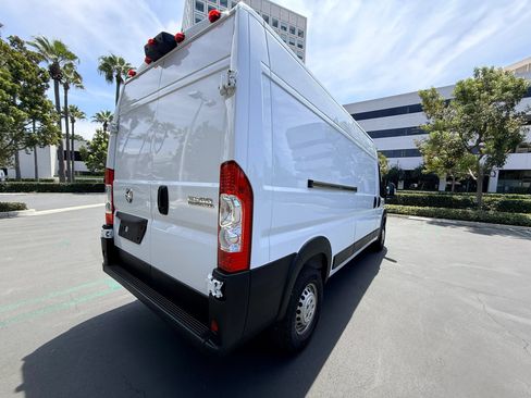 Used 2024 RAM ProMaster 2500 w/ Premium Convenience Group FWD image 7