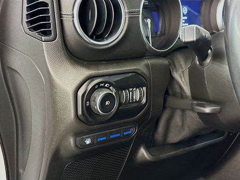 Used 2021 Jeep Wrangler Sahara image 17