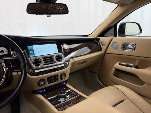 Used 2016 Rolls-Royce Wraith RWD image 18