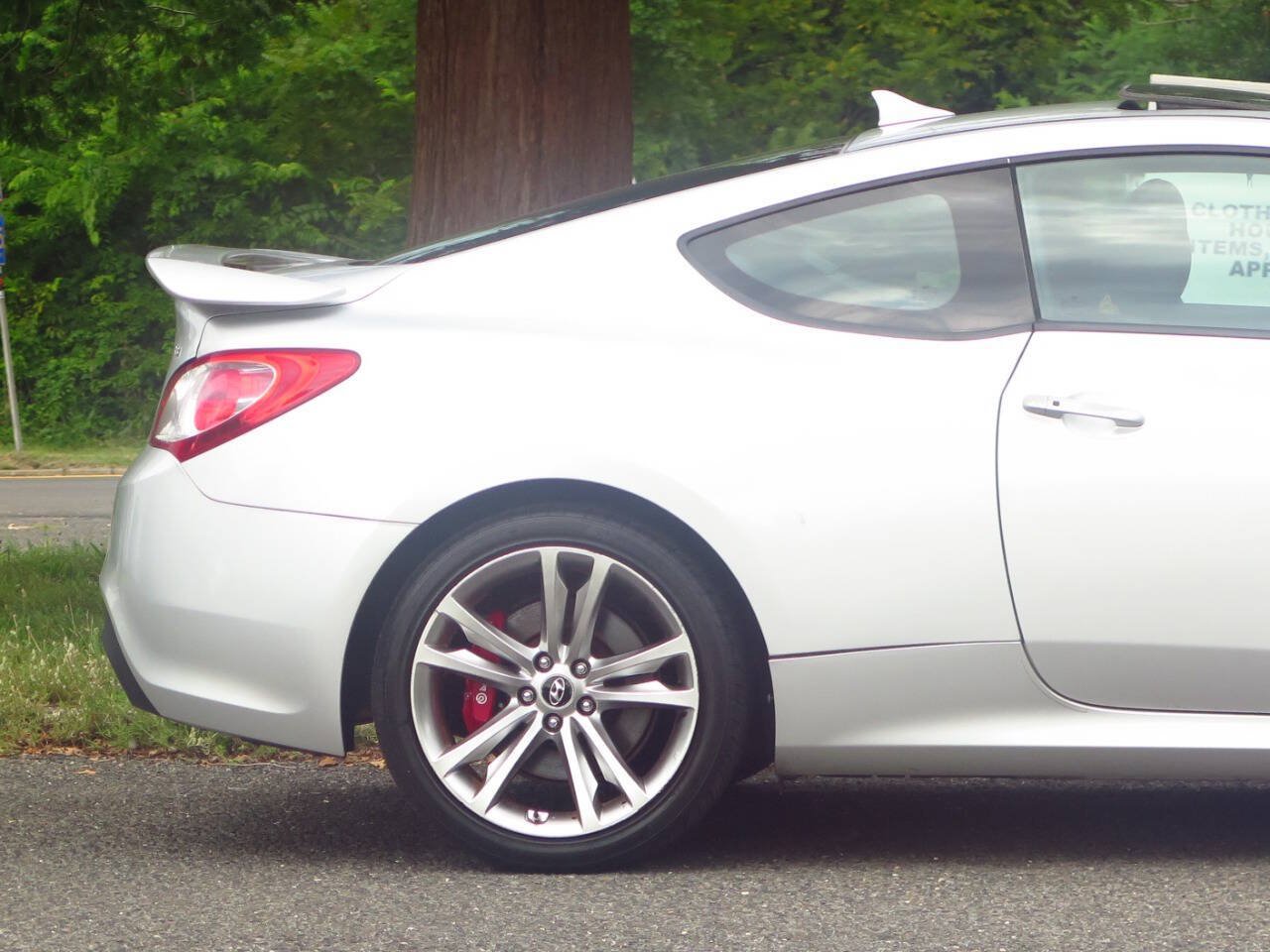 Used 2011 Hyundai Genesis 3.8 RWD image 25