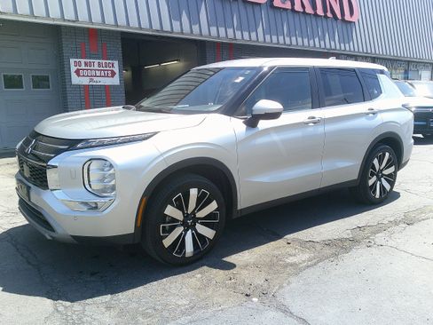 Used 2025 Mitsubishi Outlander SE AWD/4WD image 11