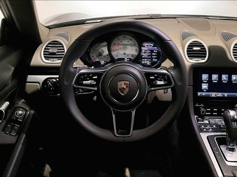 Used 2025 Porsche 718 Cayman w/ Premium Package image 16