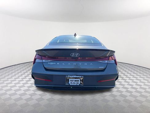 Used 2025 Hyundai Elantra SEL w/ Cargo Package FWD image 6