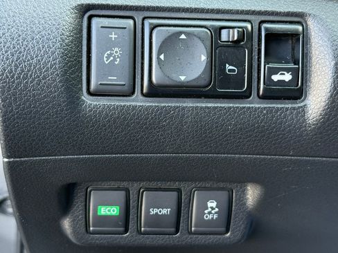 Used 2018 Nissan Sentra SR w/ SR Midnight Edition Package FWD image 17