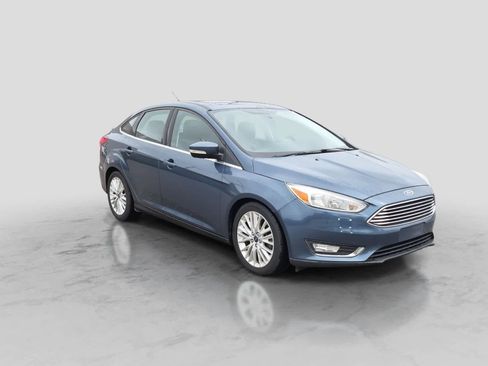 Used 2018 Ford Focus Titanium FWD image 2
