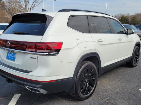 Certified 2025 Volkswagen Atlas SE w/ Panoramic Sunroof Package image 5