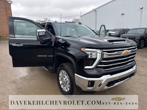Used 2025 Chevrolet Silverado 2500 LTZ w/ LTZ Plus Package image 41