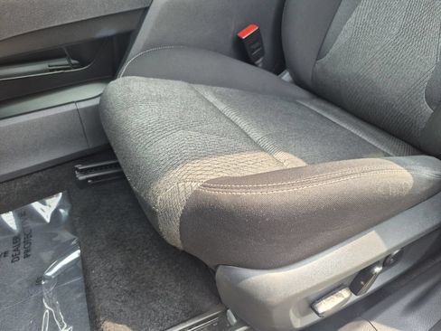 Used 2025 Nissan Rogue SV AWD/4WD image 12
